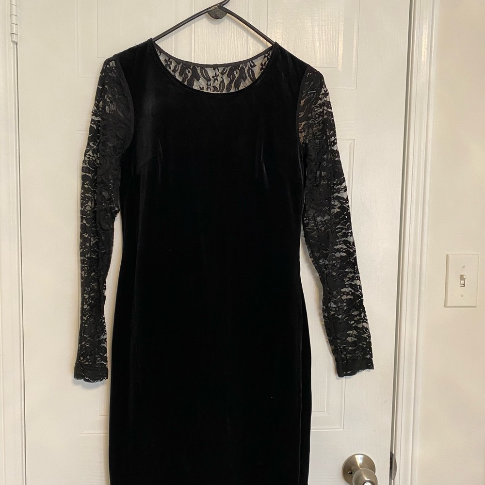 Women dress with sleeves, worn once